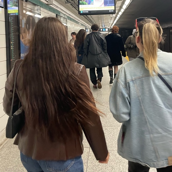 Meet your Posher, Stacy - Picture 3 of 5